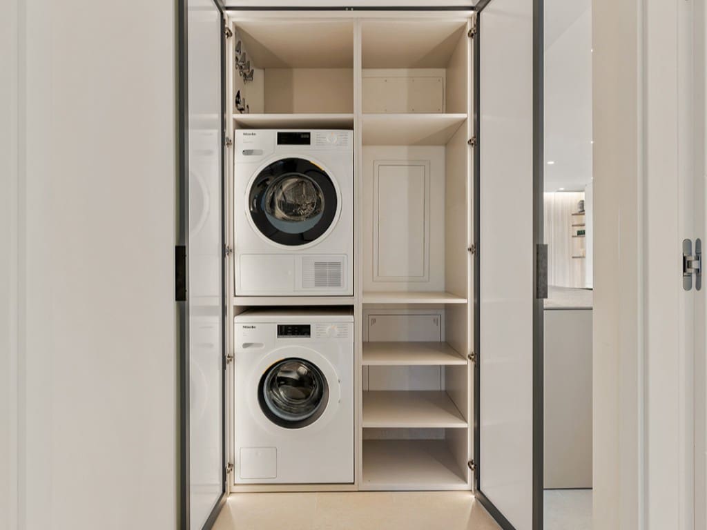 2 slaapkamer Appartement te koop in New Golden Mile met zwembad - € 1.995.000 (Ref: 9297090)