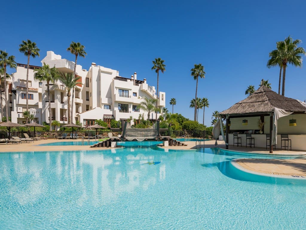 2 slaapkamer Appartement te koop in New Golden Mile met zwembad - € 1.995.000 (Ref: 9297090)