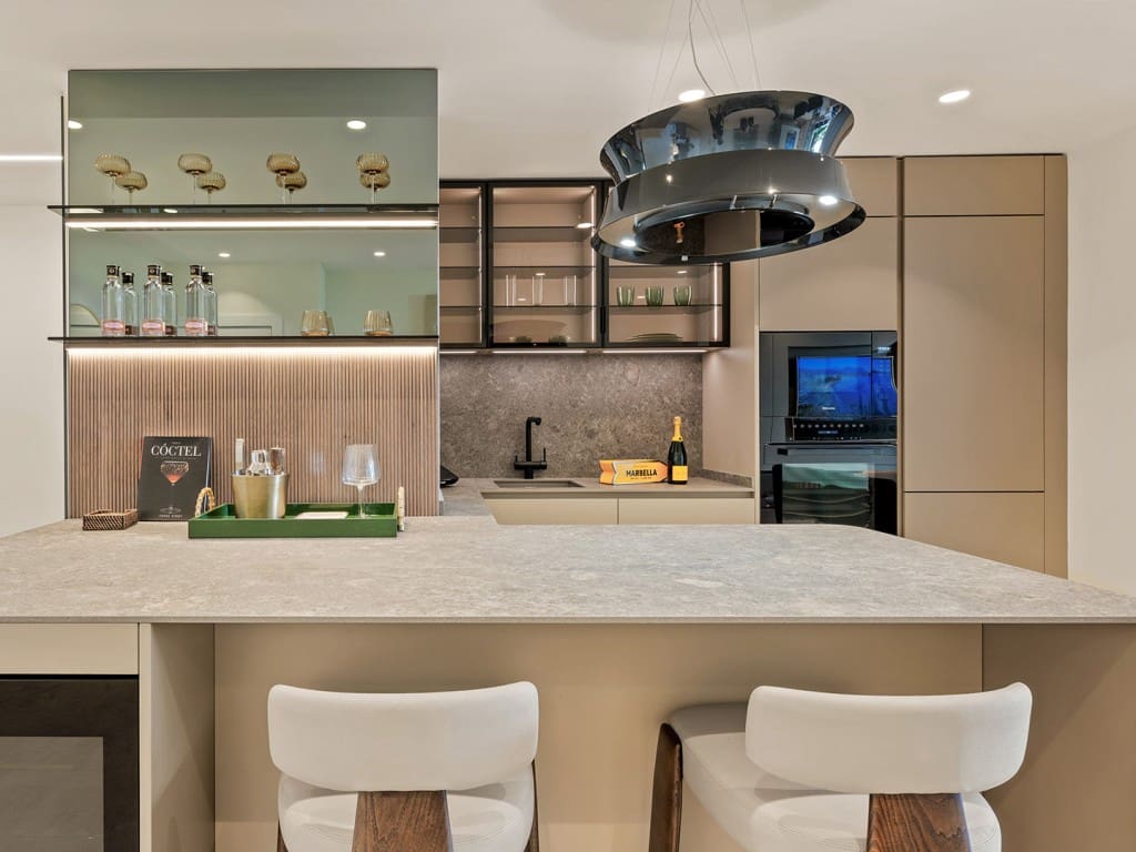 2 slaapkamer Appartement te koop in New Golden Mile met zwembad - € 1.995.000 (Ref: 9297090)