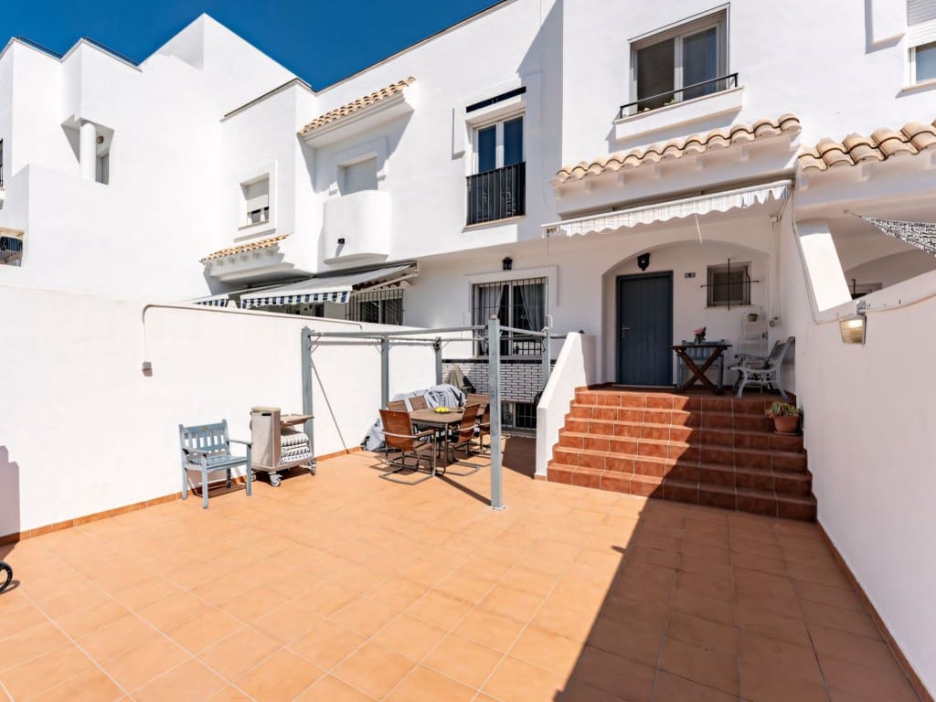 4 Zimmer Haus zu verkaufen in Fuengirola mit Pool Garage - 455.000 € (Ref: 9303179)