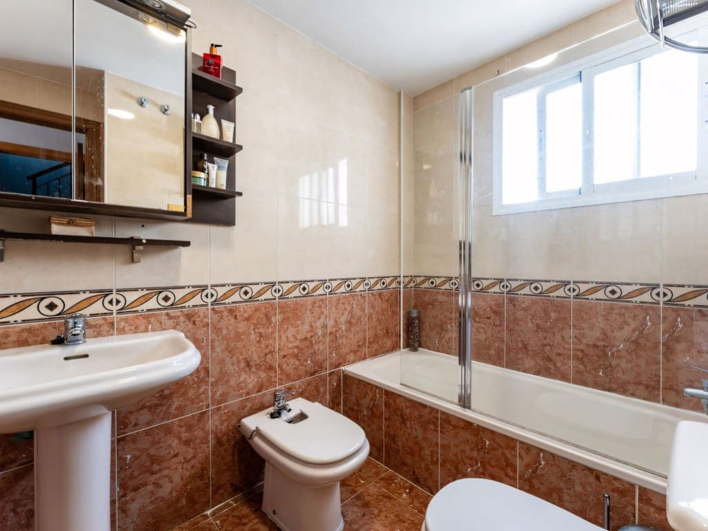 4 Zimmer Haus zu verkaufen in Fuengirola mit Pool Garage - 455.000 € (Ref: 9303179)