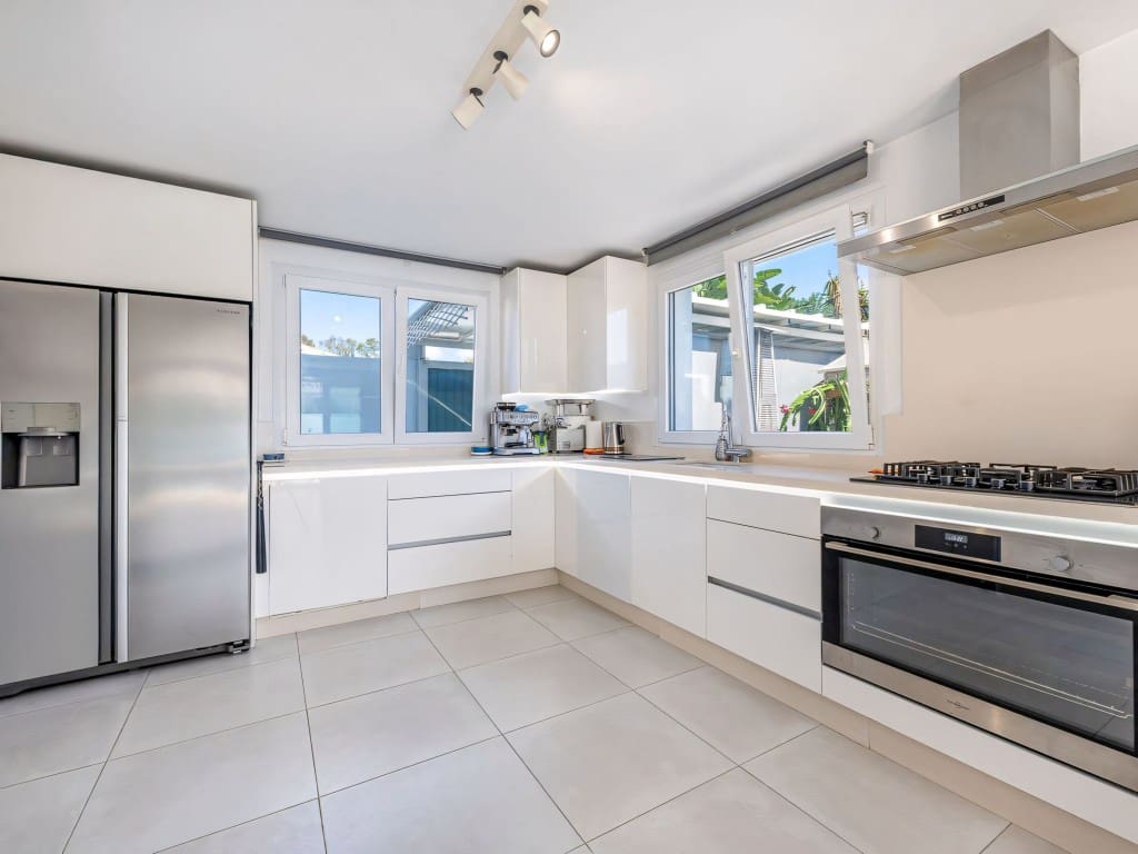 3 soveværelse Villa til salg i Costalita med swimmingpool garage - € 1.600.000 (Ref: 9304981)