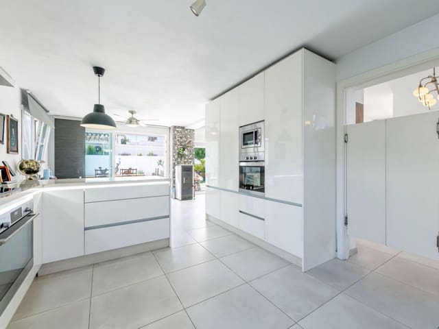 3 soverom Villa til salgs i Costalita, Estepona med svømmebasseng garasje - € 1 600 000 (Ref: 9304981)