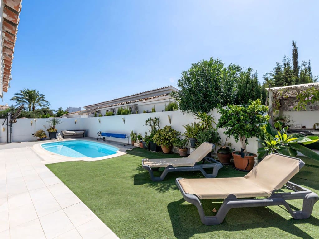 3 soveværelse Villa til salg i Costalita med swimmingpool garage - € 1.600.000 (Ref: 9304981)