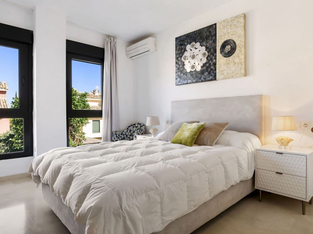 2 slaapkamer Appartement te koop in Bel-Air met zwembad - € 420.000 (Ref: 9304982)