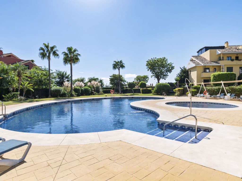 2 slaapkamer Appartement te koop in Bel-Air met zwembad - € 420.000 (Ref: 9304982)