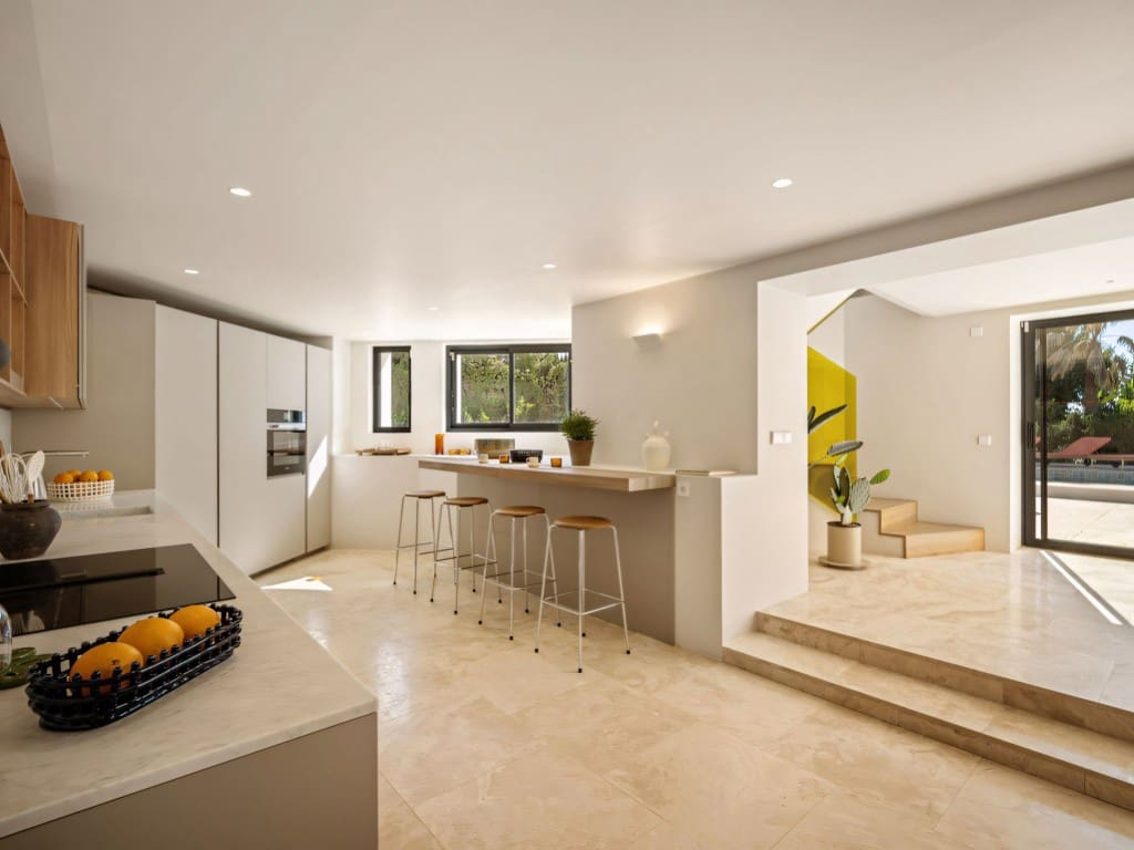 4 soveværelse Villa til salg i Nueva Andalucia med swimmingpool garage - € 3.100.000 (Ref: 9308338)