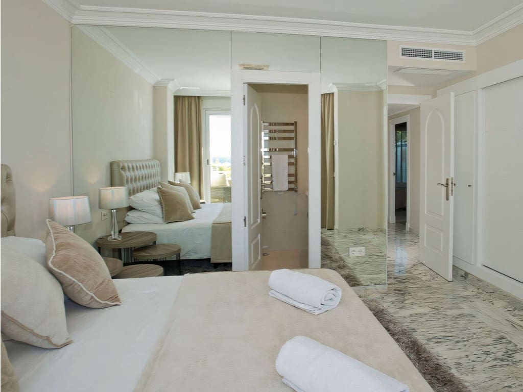 3 makuuhuone Kattohuoneisto myytävänä paikassa Golden Mile mukana uima-altaan - 2 600 000 € (Ref: 9310557)