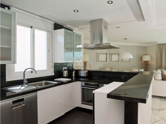 3 soverom Penthouse til salgs i Golden Mile, Marbella med svømmebasseng - € 2 600 000 (Ref: 9310557)