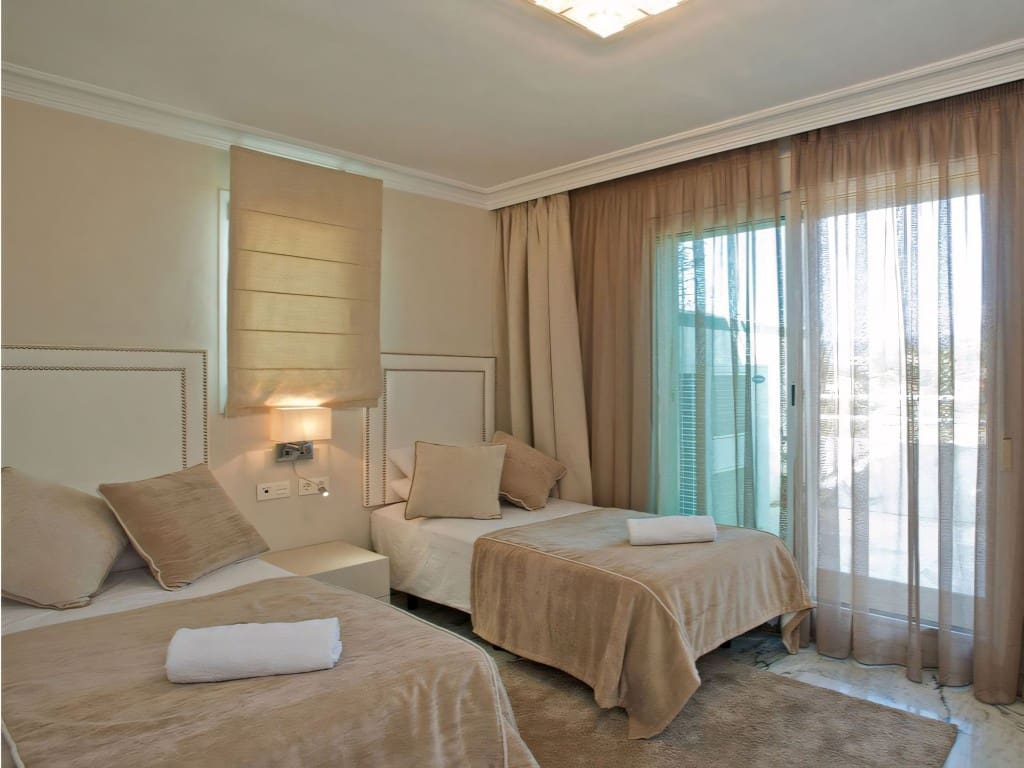 3 makuuhuone Kattohuoneisto myytävänä paikassa Golden Mile mukana uima-altaan - 2 600 000 € (Ref: 9310557)