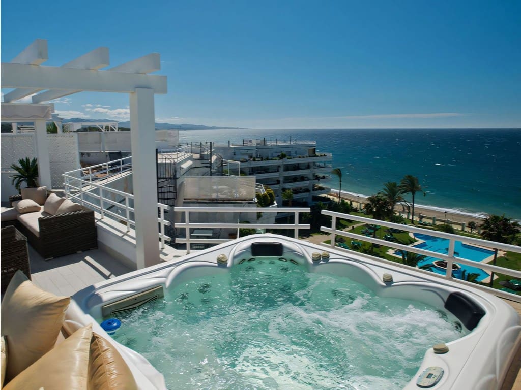 3 makuuhuone Kattohuoneisto myytävänä paikassa Golden Mile mukana uima-altaan - 2 600 000 € (Ref: 9310557)