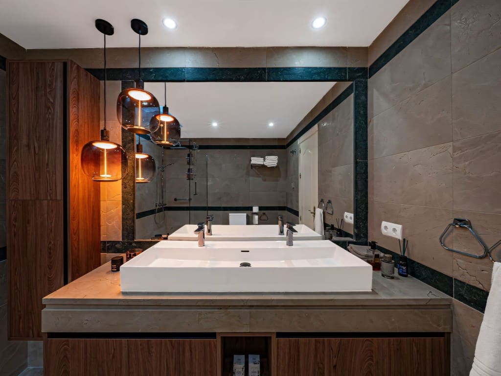 Casa de 4 habitaciones en Estepona en venta con piscina - 585.000 € (Ref: 9312452)