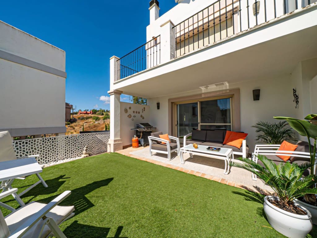 Casa de 4 habitaciones en Estepona en venta con piscina - 585.000 € (Ref: 9312452)