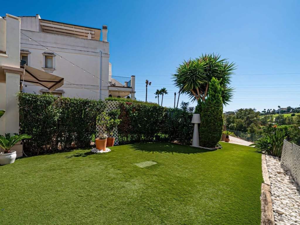 Casa de 4 habitaciones en Estepona en venta con piscina - 585.000 € (Ref: 9312452)