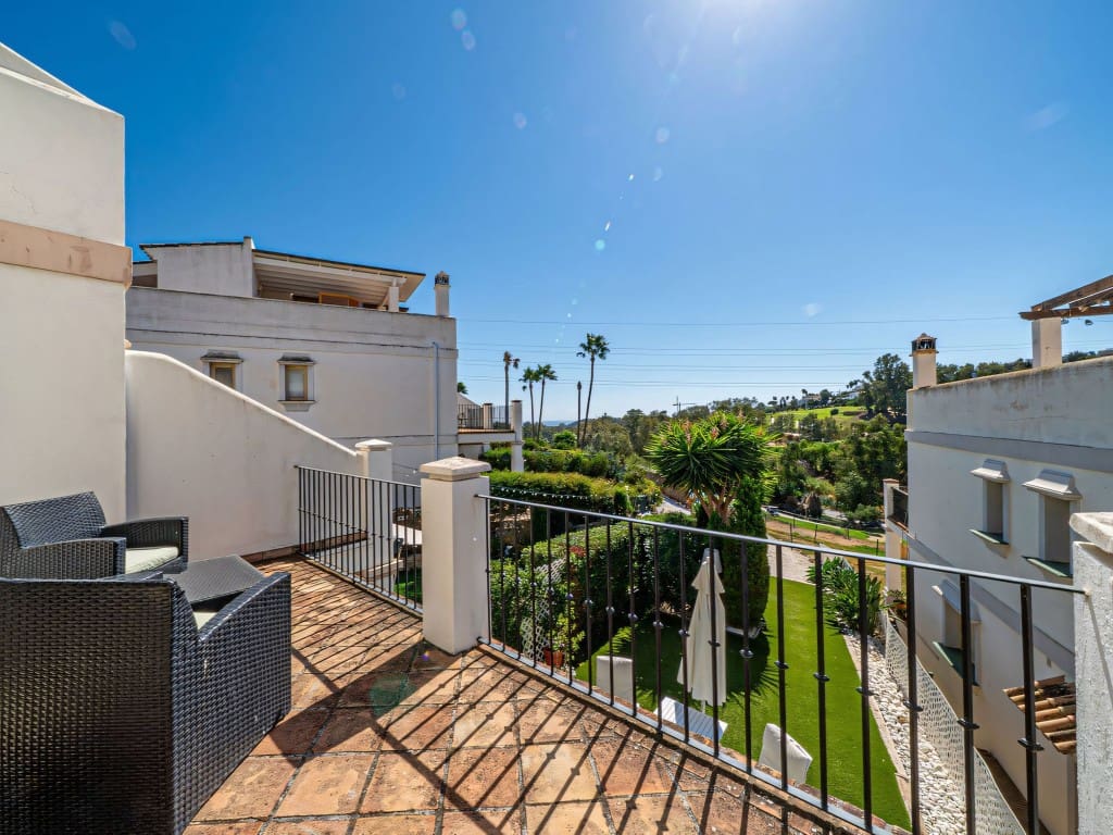 Casa de 4 habitaciones en Estepona en venta con piscina - 585.000 € (Ref: 9312452)