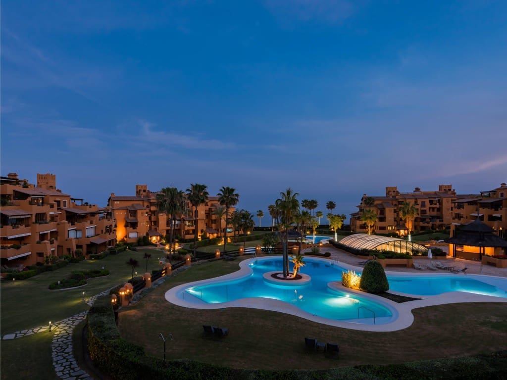 3 bedroom Apartment for sale in New Golden Mile with pool - € 2,395,000 (Ref: 9321601)