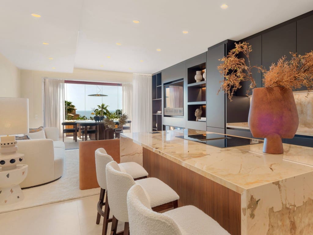 3 bedroom Apartment for sale in New Golden Mile with pool - € 2,395,000 (Ref: 9321601)