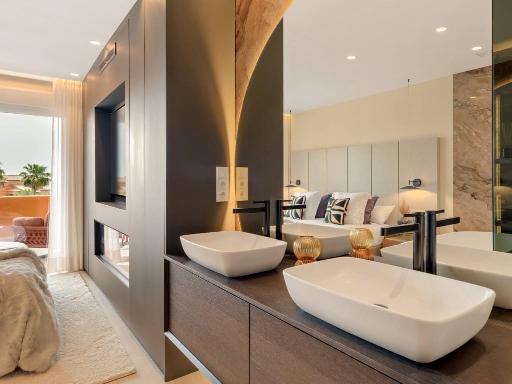 3 bedroom Apartment for sale in New Golden Mile with pool - € 2,395,000 (Ref: 9321601)