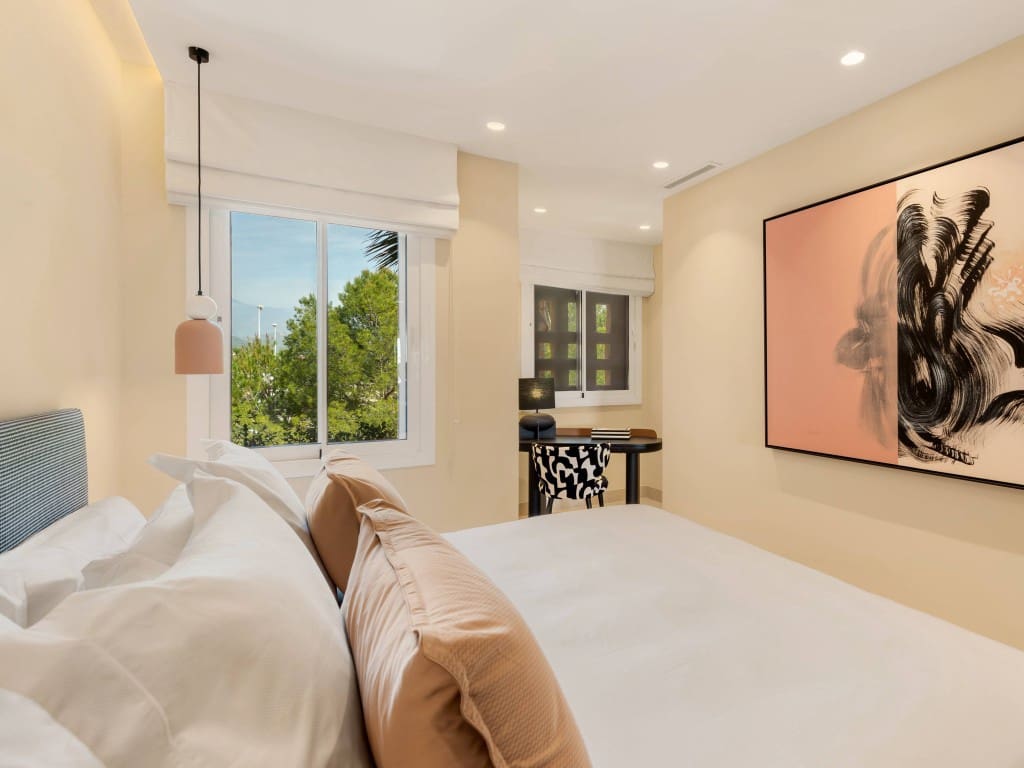 3 bedroom Apartment for sale in New Golden Mile with pool - € 2,395,000 (Ref: 9321601)