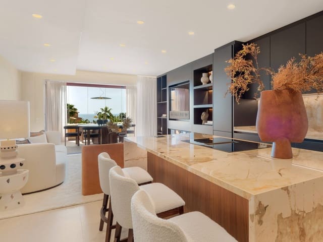 Apartamento de 3 habitaciones en New Golden Mile, Estepona en venta con piscina - 2.395.000 € (Ref: 9321601)