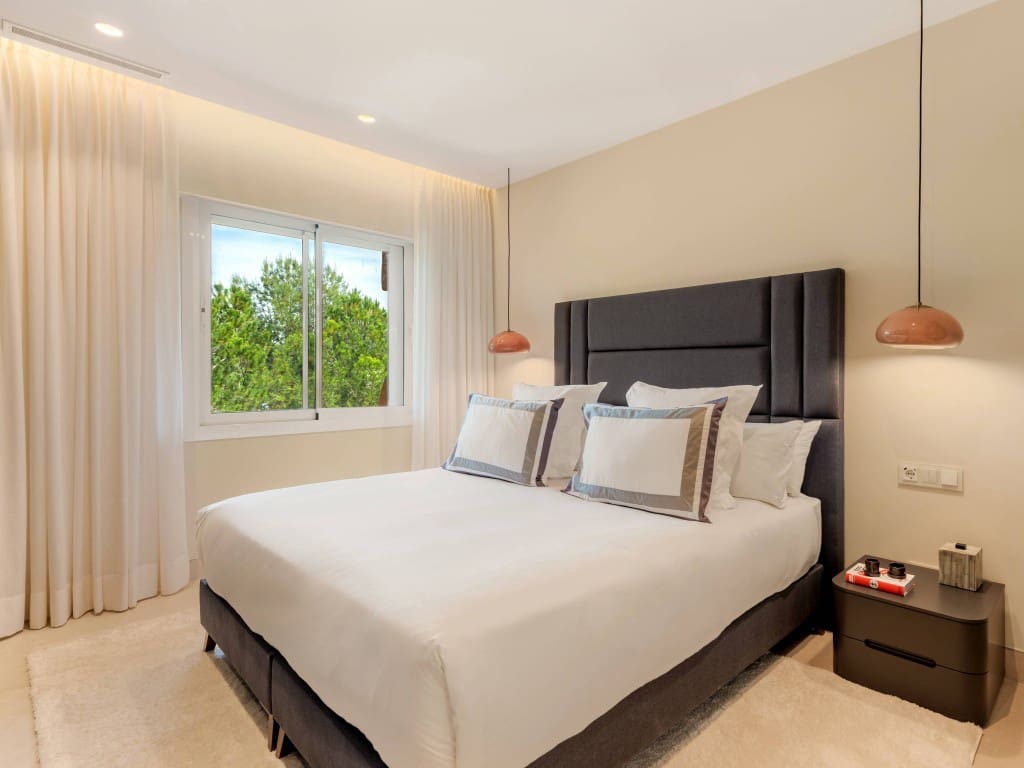 3 bedroom Apartment for sale in New Golden Mile with pool - € 2,395,000 (Ref: 9321601)