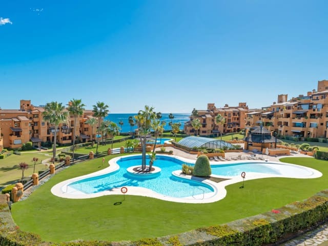 Apartamento de 3 habitaciones en New Golden Mile, Estepona en venta con piscina - 2.395.000 € (Ref: 9321601)