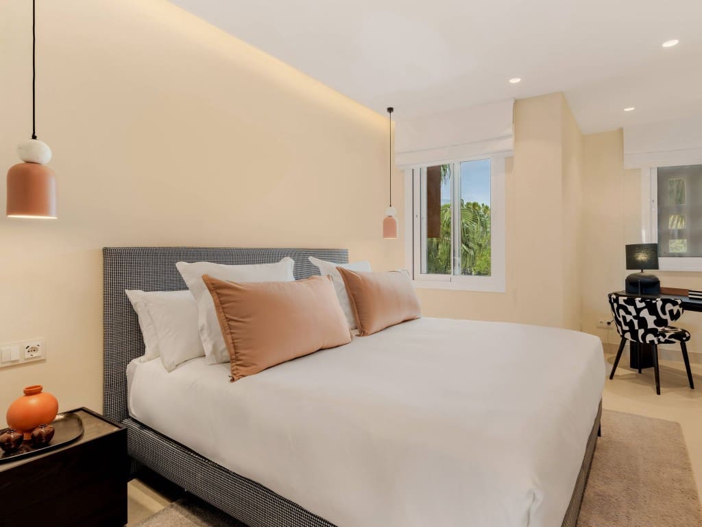 3 bedroom Apartment for sale in New Golden Mile with pool - € 2,395,000 (Ref: 9321601)