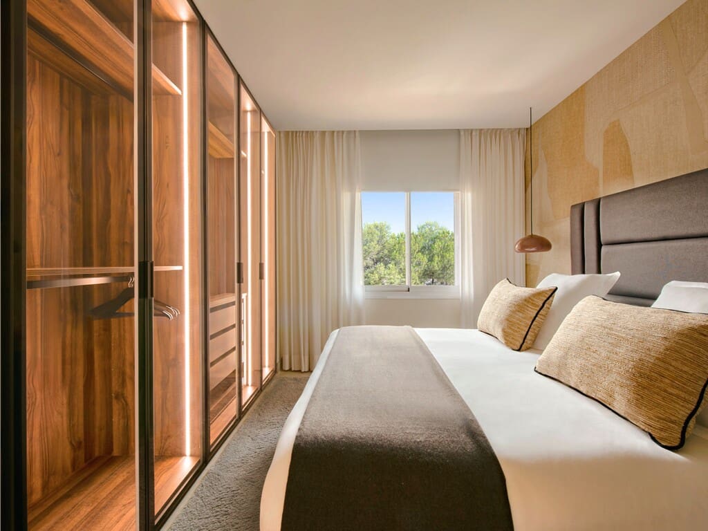 3 bedroom Apartment for sale in New Golden Mile with pool garage - € 2,395,000 (Ref: 9321601)