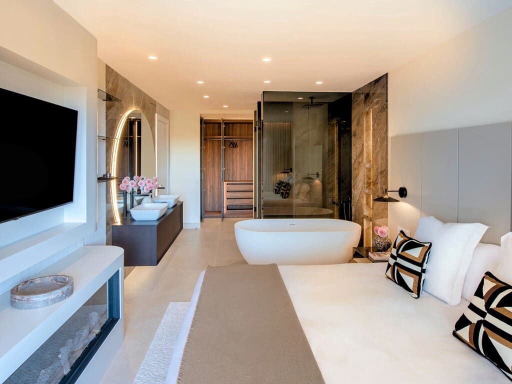 3 bedroom Apartment for sale in New Golden Mile with pool garage - € 2,395,000 (Ref: 9321601)