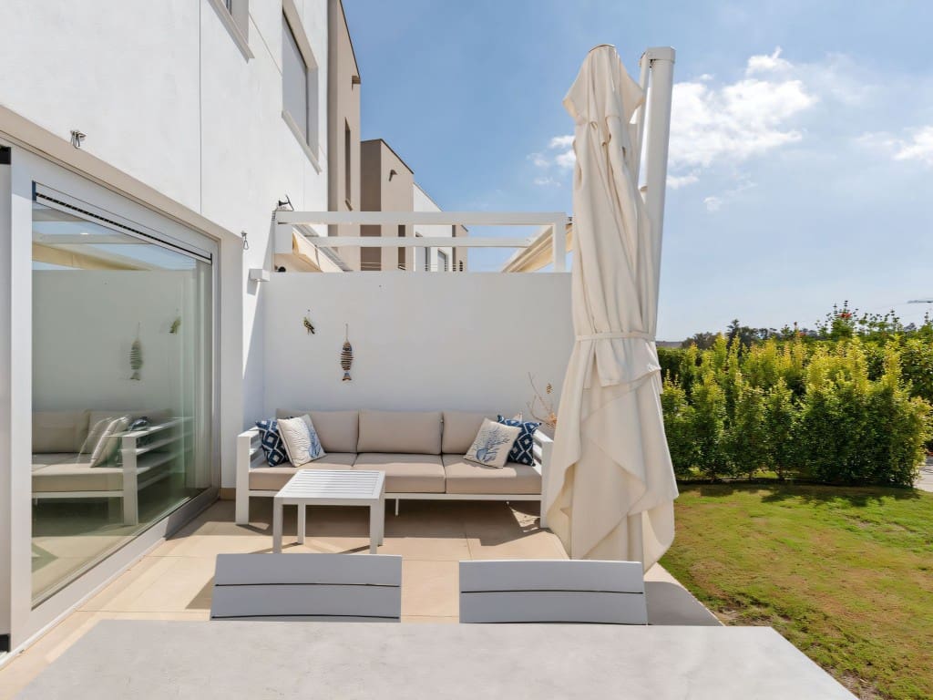 3 soveværelse Byhus til salg i Estepona med swimmingpool - € 475.000 (Ref: 9322514)