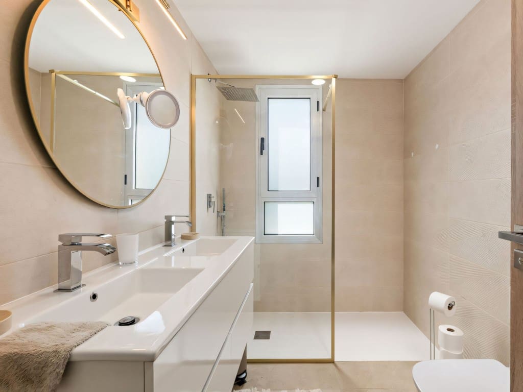 3 soveværelse Byhus til salg i Estepona med swimmingpool - € 475.000 (Ref: 9322514)