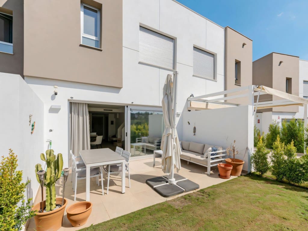 3 soveværelse Byhus til salg i Estepona med swimmingpool - € 475.000 (Ref: 9322514)