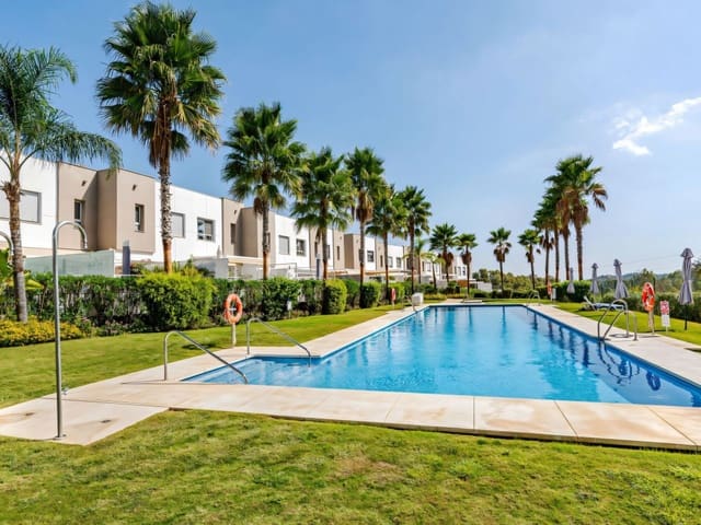 3 chambre Maison de Ville à vendre à Estepona Golf, Estepona avec piscine - 475 000 € (Ref: 9322514)