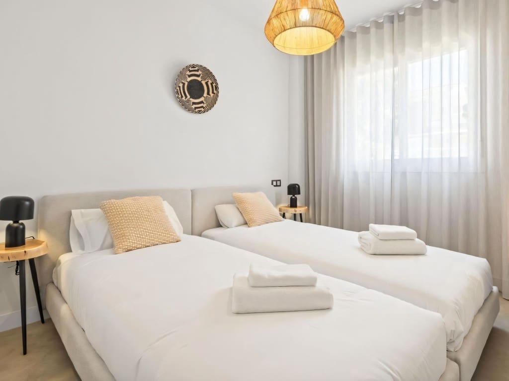 2 slaapkamer Appartement te koop in El Paraiso met zwembad garage - € 525.000 (Ref: 9322515)