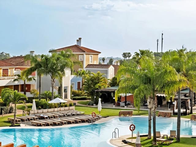 2 bedroom Apartment for sale in El Paraiso, Estepona with pool garage - € 525,000 (Ref: 9322515)