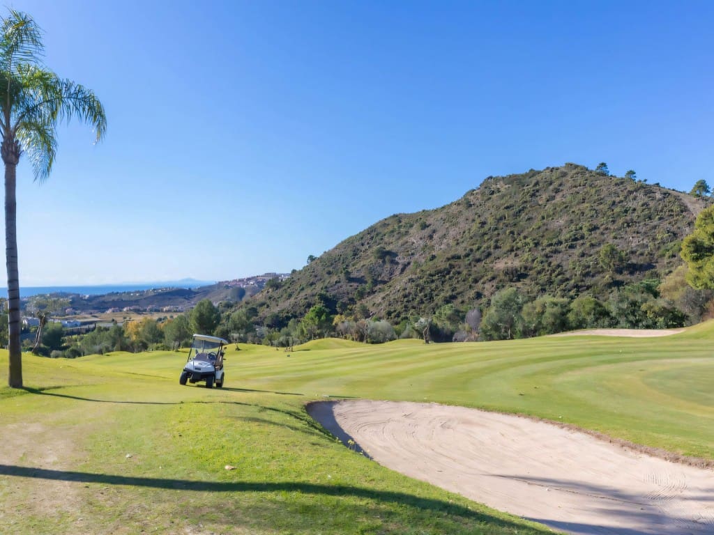 2 sypialnia Penthouse na sprzedaż w Los Arqueros z basenem garażem - 420 000 € (Ref: 9324249)