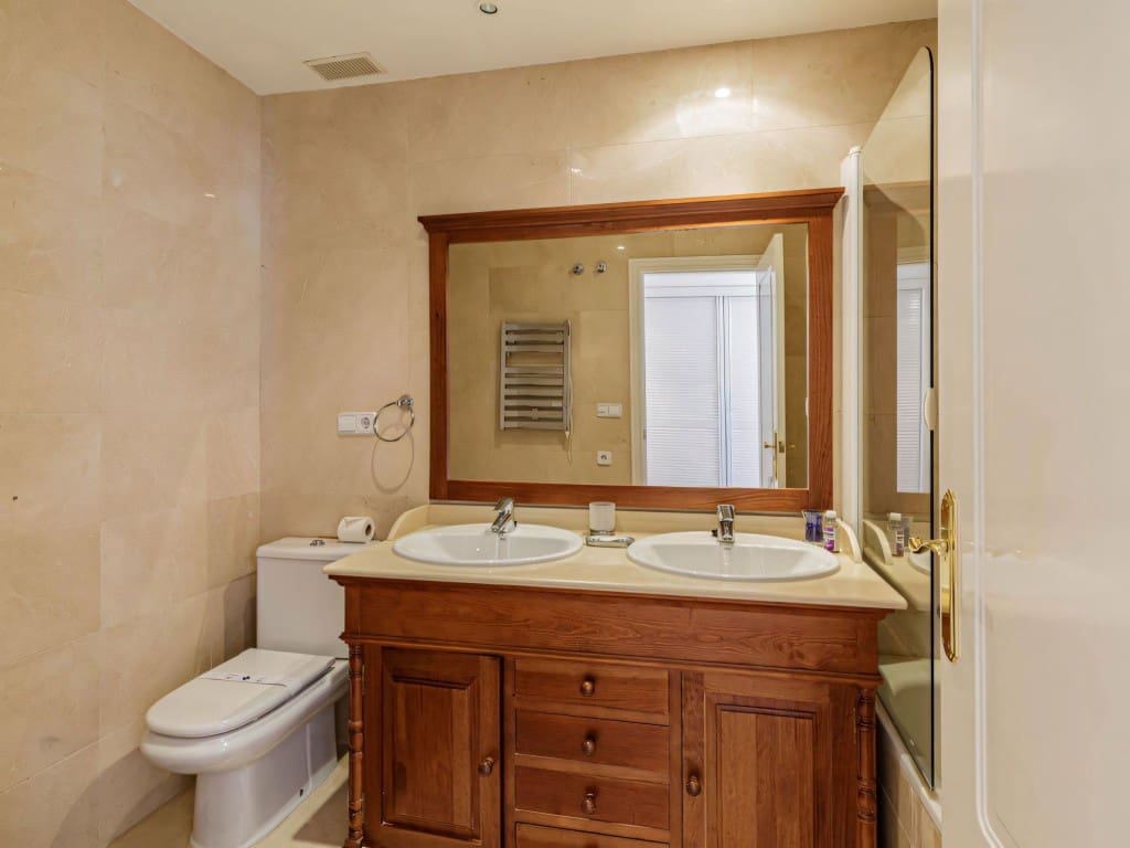 2 sypialnia Penthouse na sprzedaż w Los Arqueros z basenem garażem - 420 000 € (Ref: 9324249)