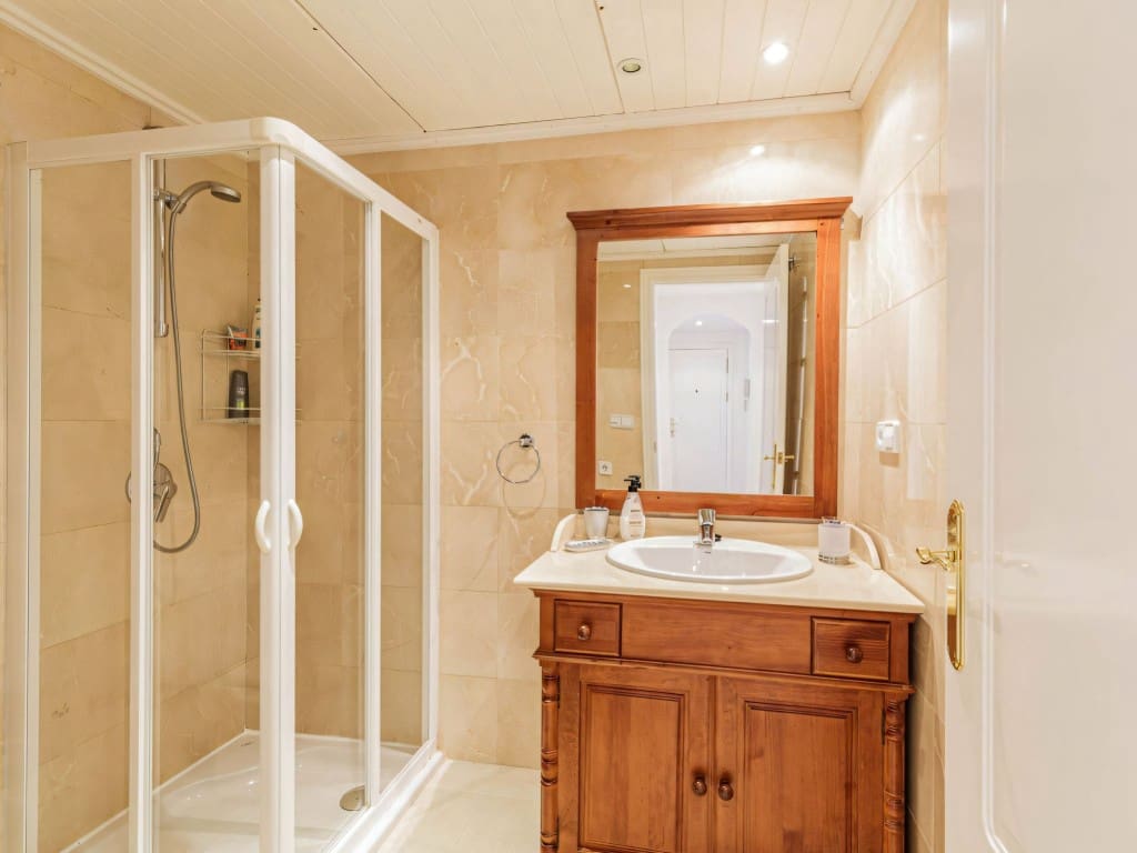 2 sypialnia Penthouse na sprzedaż w Los Arqueros z basenem garażem - 420 000 € (Ref: 9324249)