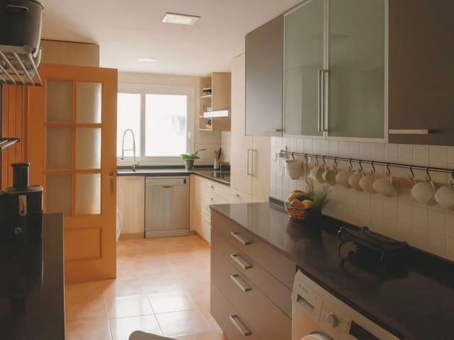 Apartamento de 2 habitaciones en San Pedro de Alcantara, Marbella en venta con piscina - 399.000 € (Ref: 9330216)