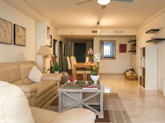 Apartamento de 2 habitaciones en San Pedro de Alcantara, Marbella en venta con piscina - 399.000 € (Ref: 9330216)