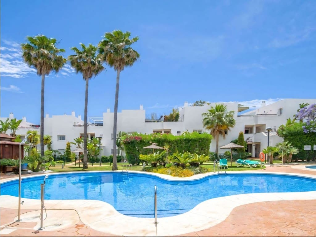 Apartamento de 2 habitaciones en San Pedro de Alcantara en venta con piscina - 399.000 € (Ref: 9330216)
