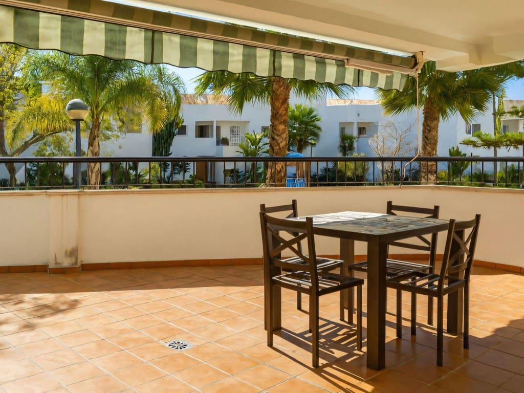 Apartamento de 2 habitaciones en San Pedro de Alcantara en venta con piscina - 399.000 € (Ref: 9330216)