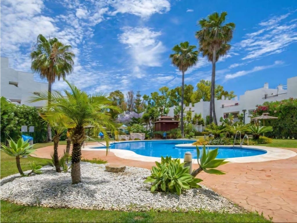 Apartamento de 2 habitaciones en San Pedro de Alcantara en venta con piscina - 399.000 € (Ref: 9330216)