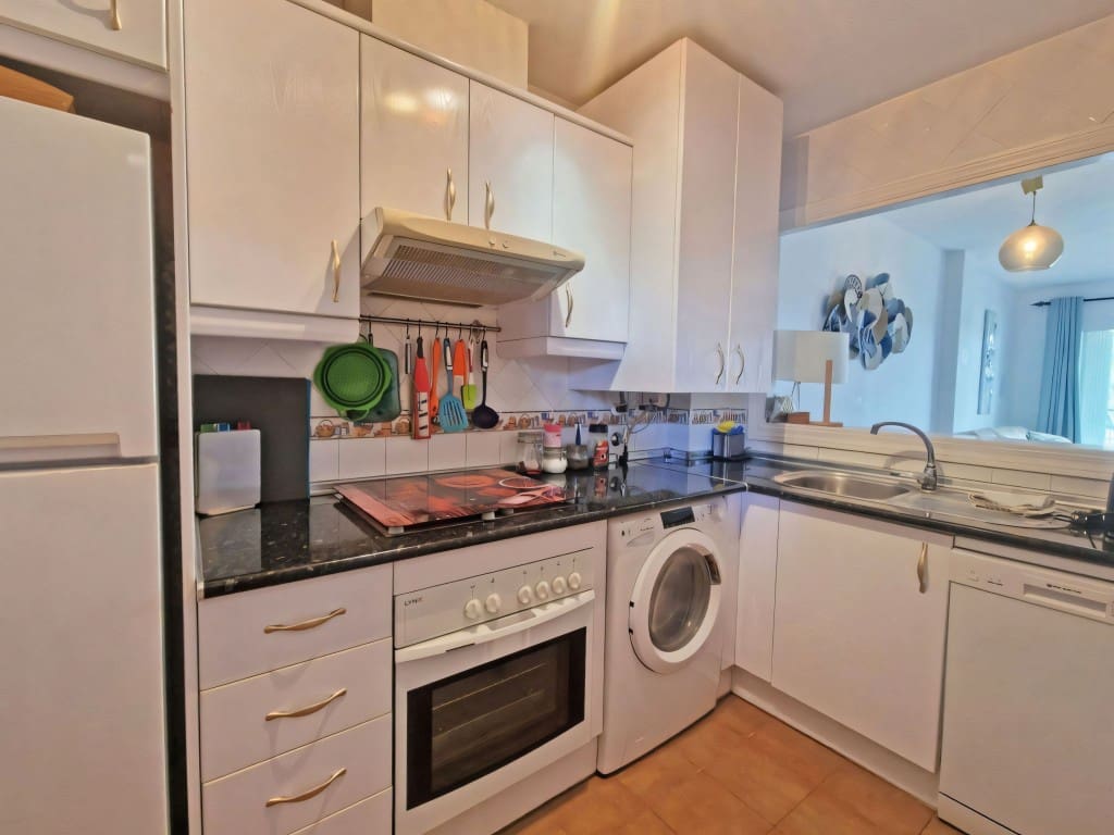 2 slaapkamer Appartement te koop in Calahonda met zwembad - € 335.000 (Ref: 9334493)