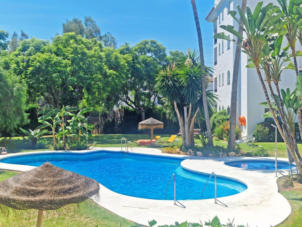 2 slaapkamer Appartement te koop in Calahonda met zwembad - € 335.000 (Ref: 9334493)