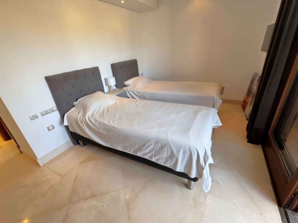 2 bedroom Apartment for sale in Estepona with pool - € 605,000 (Ref: 9334494)