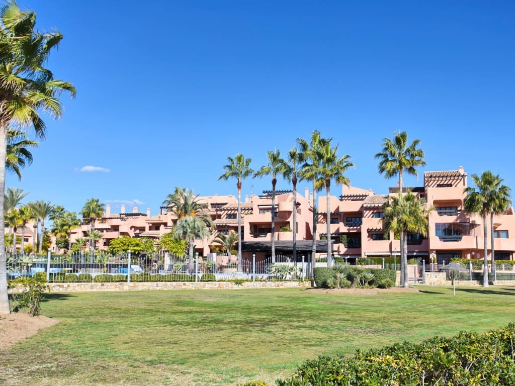 2 bedroom Apartment for sale in Estepona with pool - € 605,000 (Ref: 9334494)