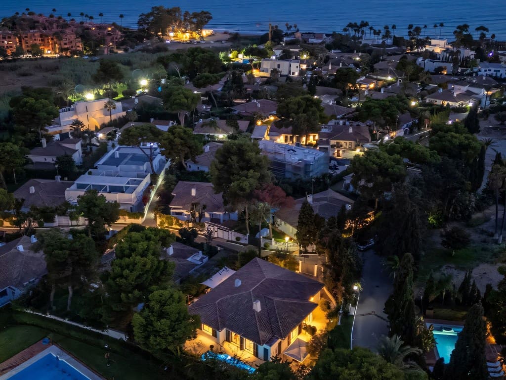 5 slaapkamer Villa te koop in Los Monteros met zwembad - € 3.475.000 (Ref: 9340797)