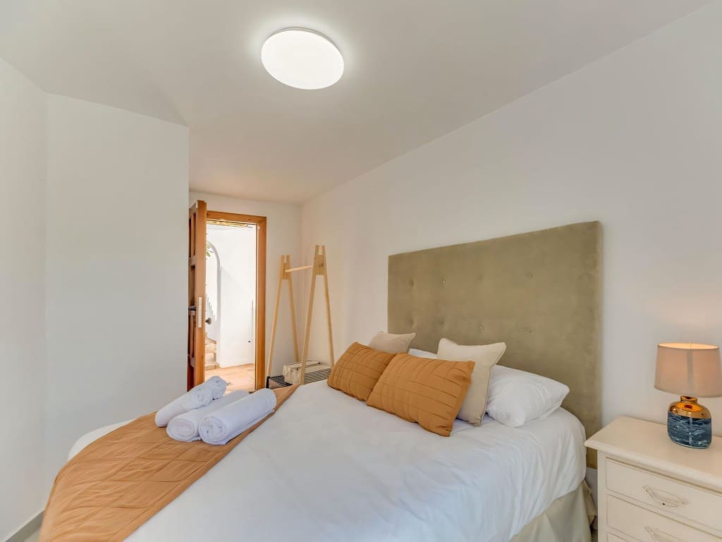 4 Zimmer Villa zu verkaufen in Nueva Andalucia mit Pool Garage - 1.490.000 € (Ref: 9340798)