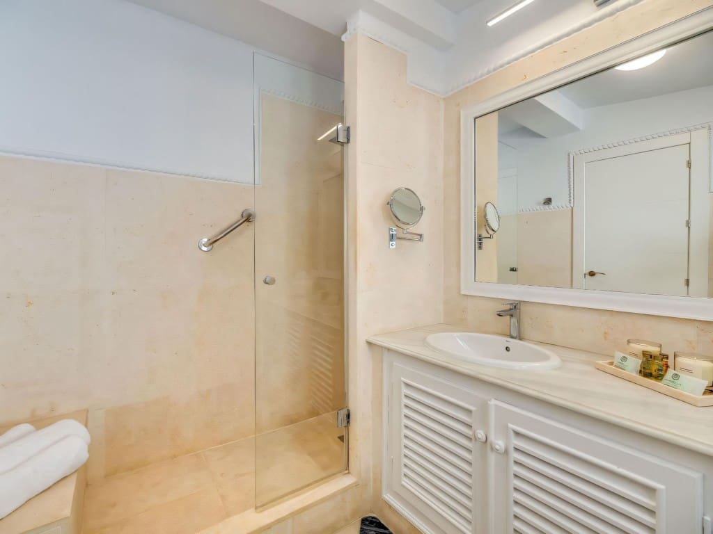 4 Zimmer Villa zu verkaufen in Nueva Andalucia mit Pool Garage - 1.490.000 € (Ref: 9340798)